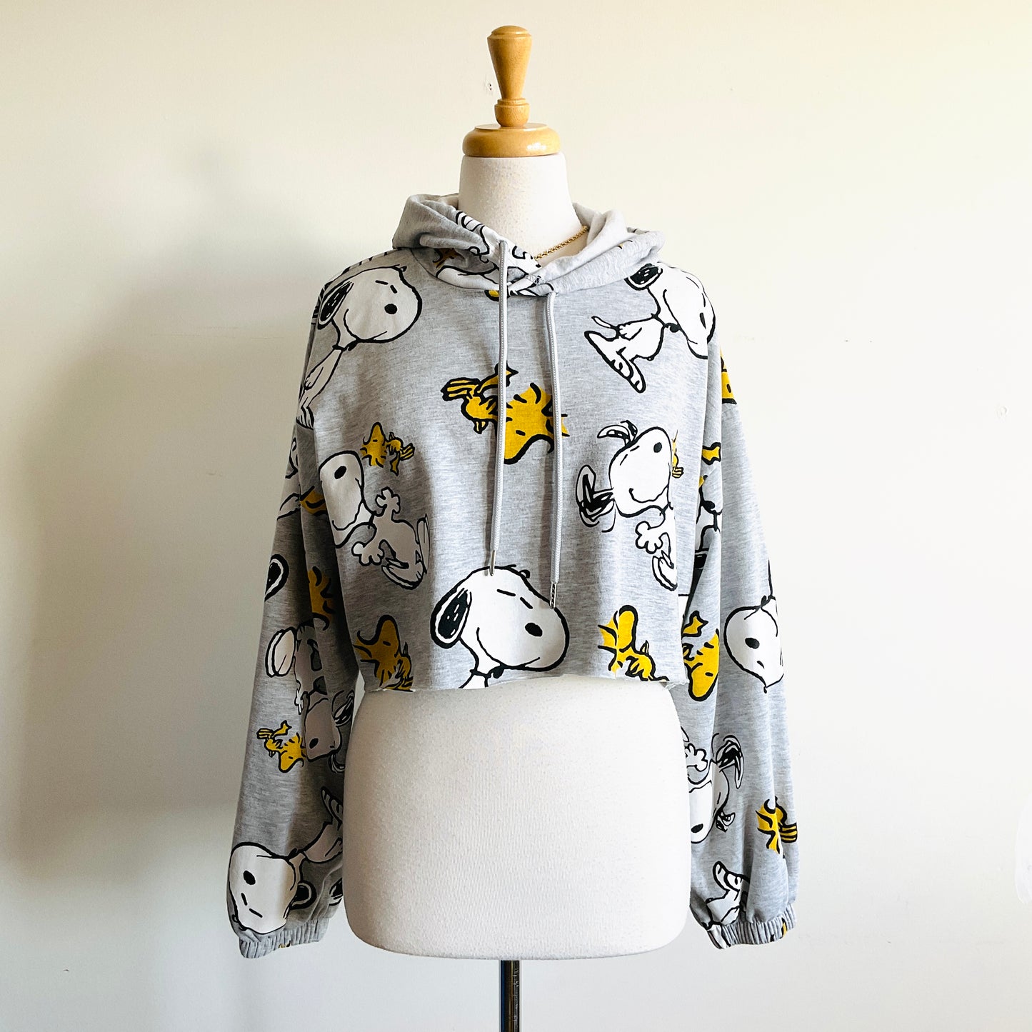 Peanuts Snoopy Graphic Cropped Hoodie