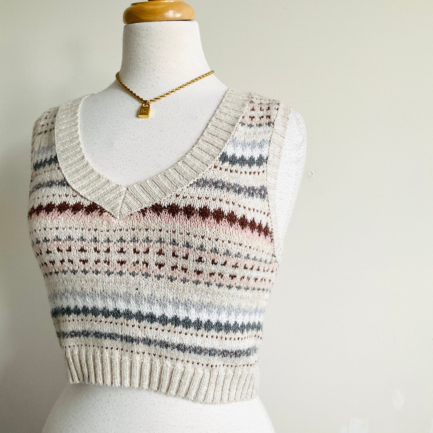 American Eagle Patterned Sweater Vest