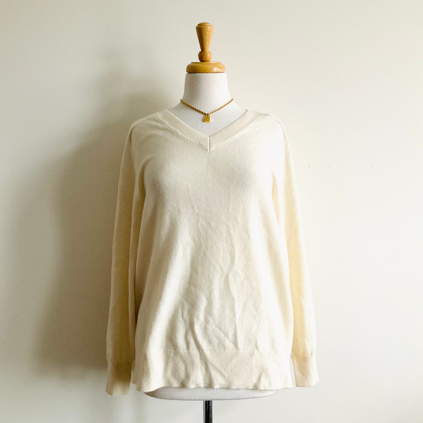 Wilfred Lite Luxe Cashmere Knit Sweater