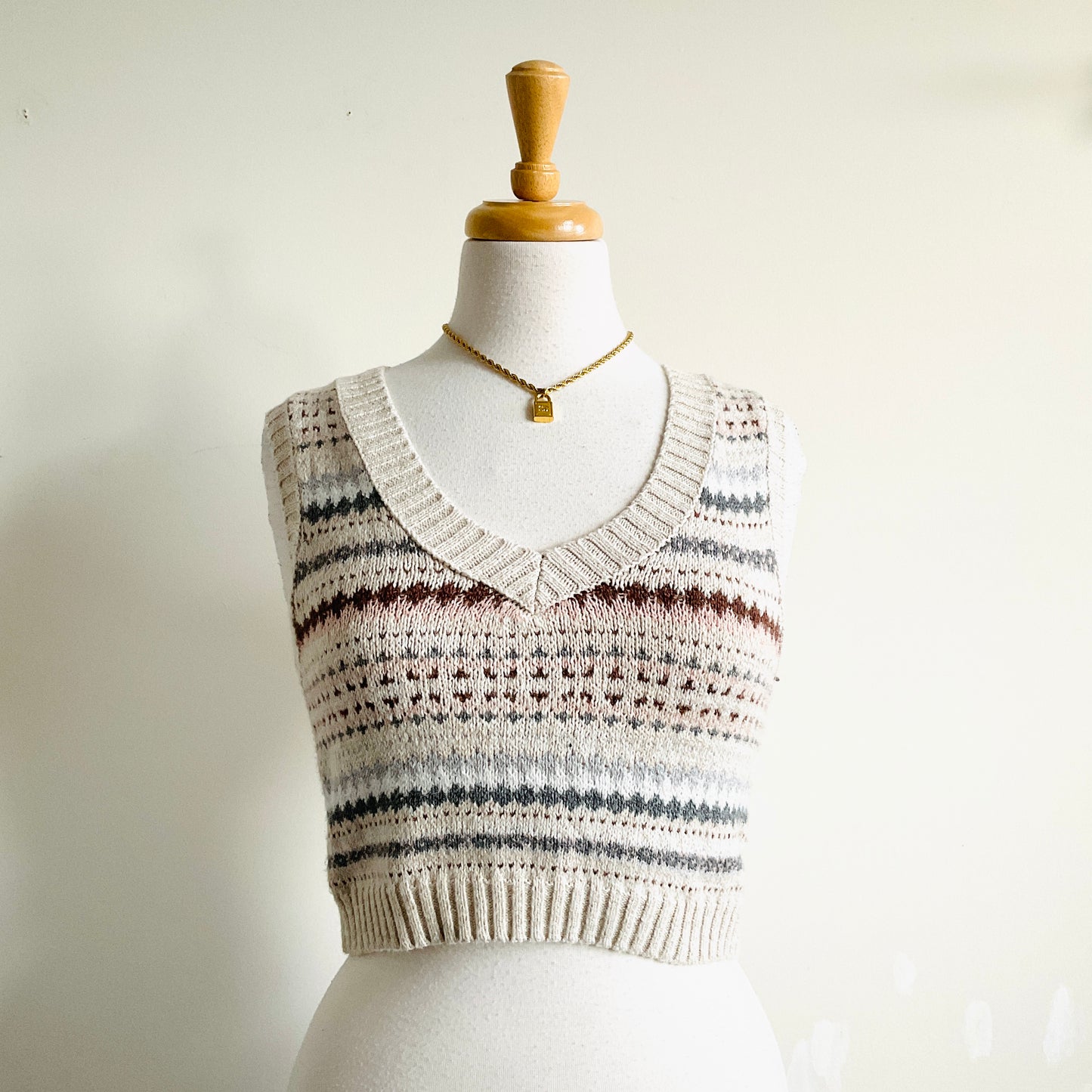 American Eagle Patterned Sweater Vest