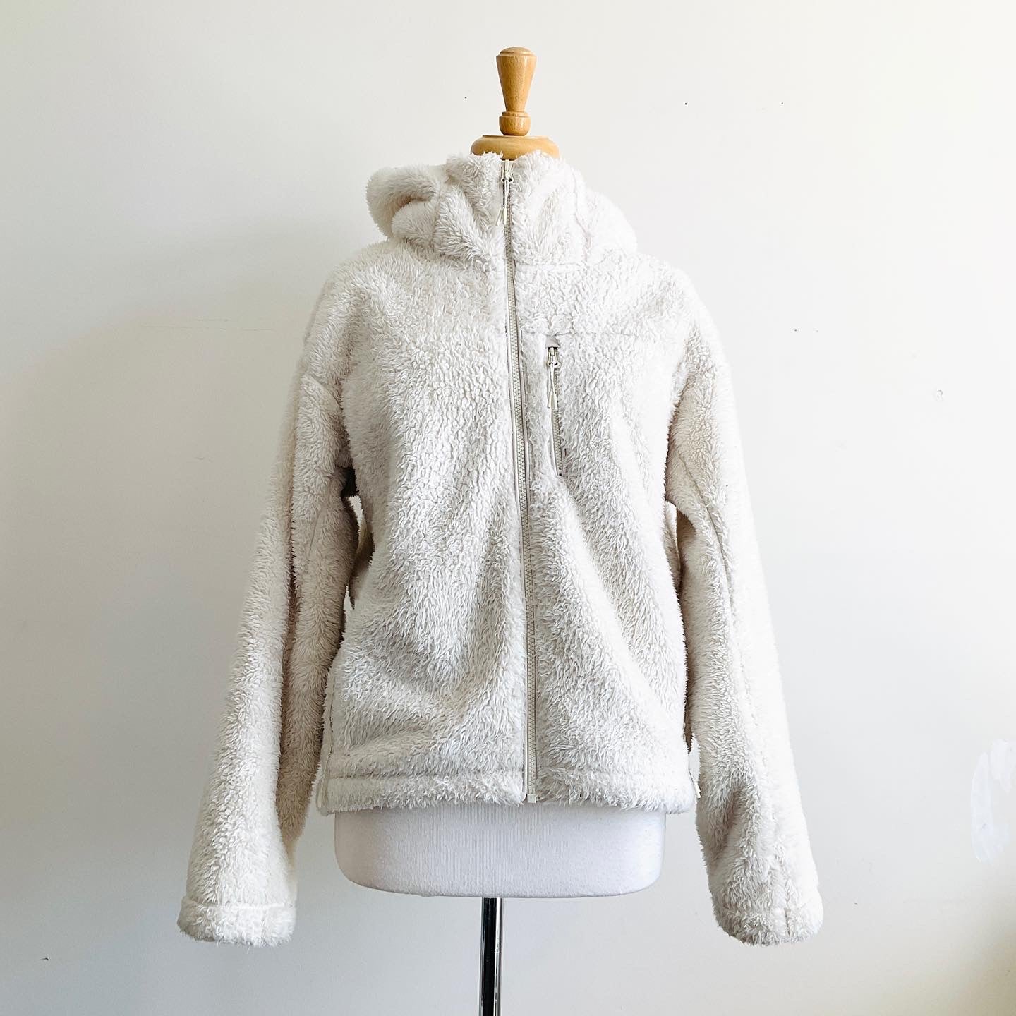 Uniqlo White Fuzzy Zip-up Jacket