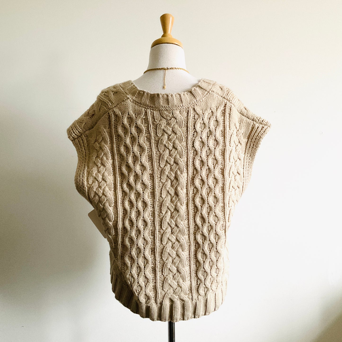 Leo & Viola Cable-knit Sweater Vest