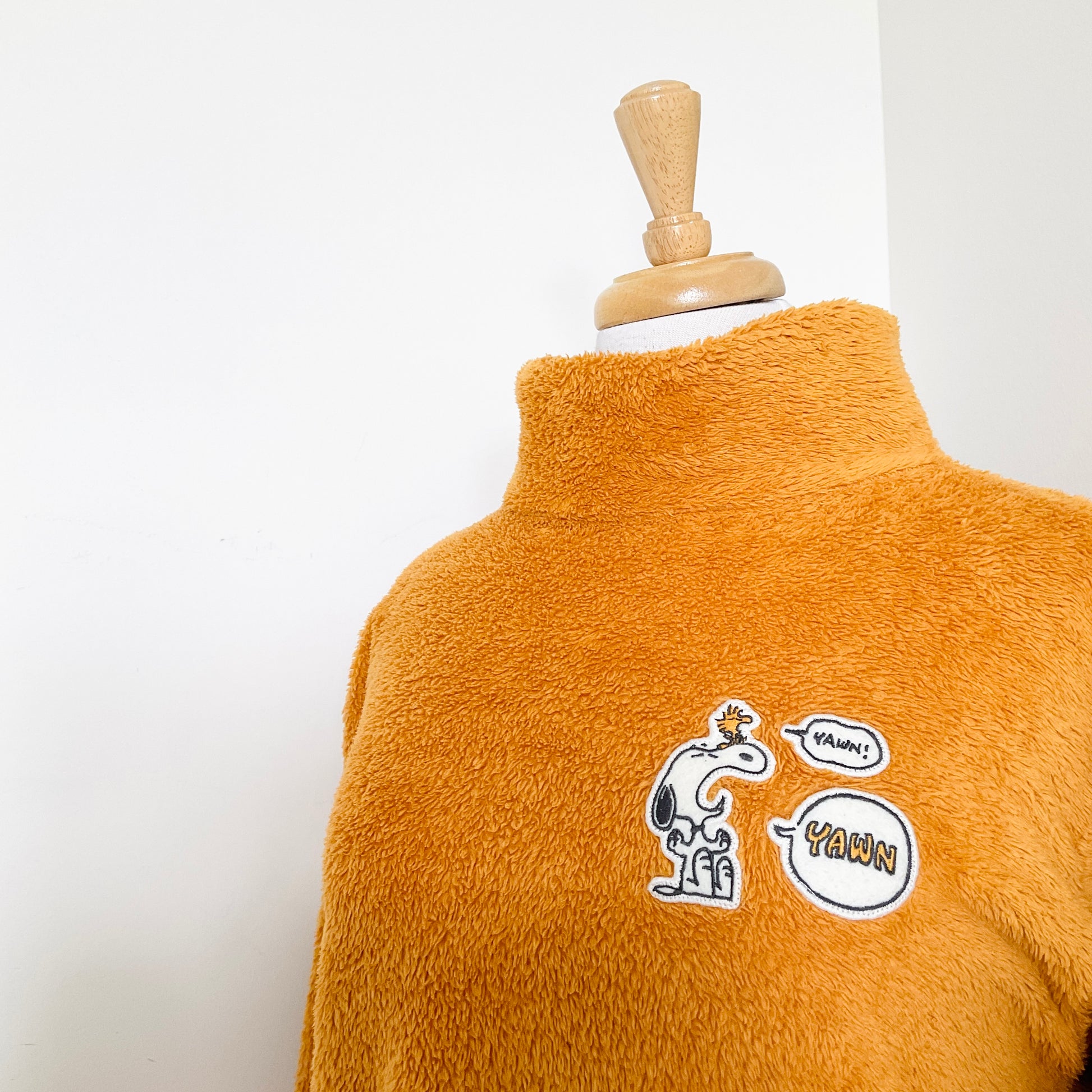 Uniqlo Fuzzy Mustard Mockneck Sweater – Wishe.Thrift